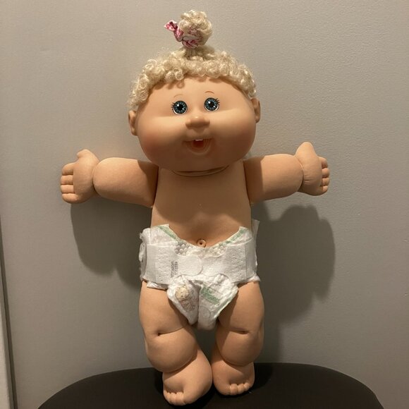 Cabbage Patch Kids Girl Doll Curly Hair Blue Eyes - Picture 2 of 15